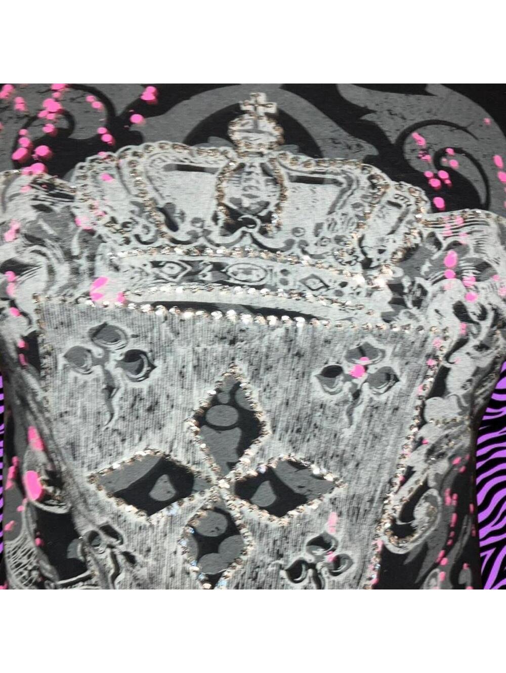 Black and pink Y2K mcbling graphic tee with sleeves #grunge #skater